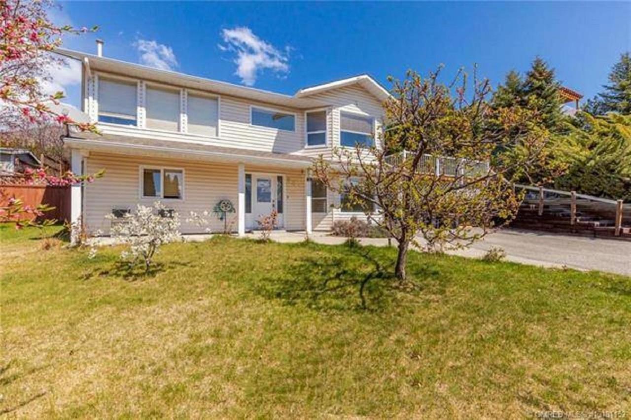 Rodee Homestay Уест Келоуна Екстериор снимка